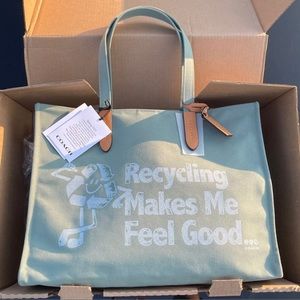 Coach Green and Tan Messenger Bag-tag has been removed.